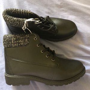 Brand new size 9 black boots